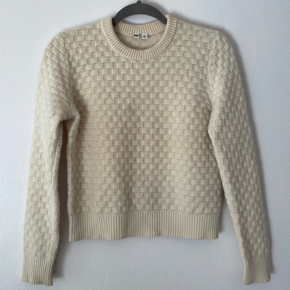 UUU Uniqlo Cream Basket Weave Crewneck Sweater - Picture 1 of 3